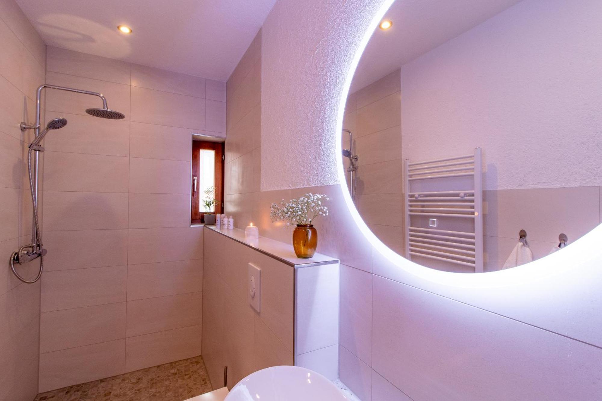 Stilvolles City-Apartment I Netflix I Wlan L Stellplatz I Zentral Шварценберг Екстер'єр фото